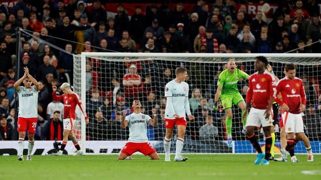 Manchester United Held at Home by Twente to Start Europa League