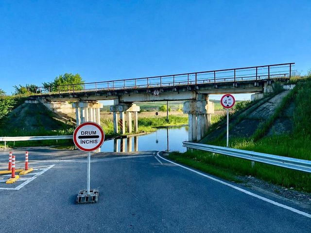 Sector de drum închis la Strășeni în urma precipitațiilor abundente din ultimele zile