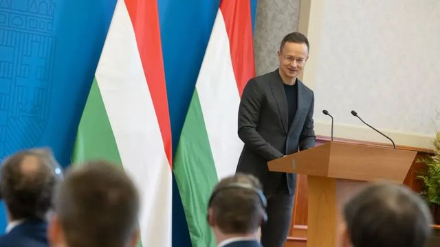 Szijjártó Péter: Folytatódik a külföldi beavatkozás