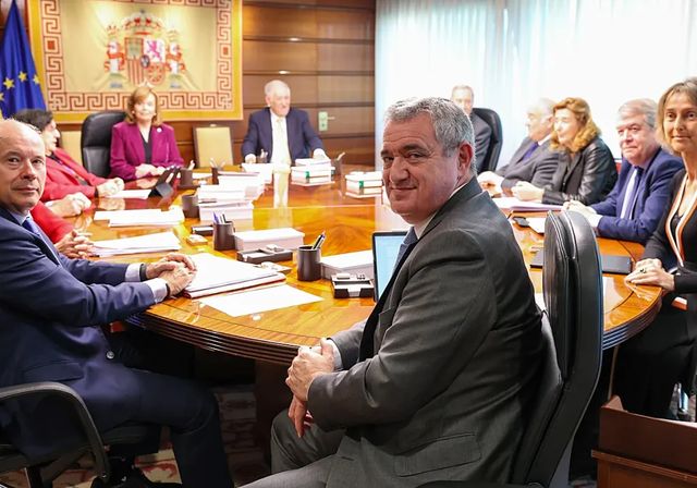 La mayoría del Constitucional ve aplicable la amnistía a la malversación de Puigdemont y abre la puerta a su regreso