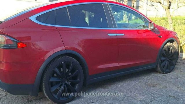 Autoturism Tesla, furat din Germania, descoperit în Vama Huși