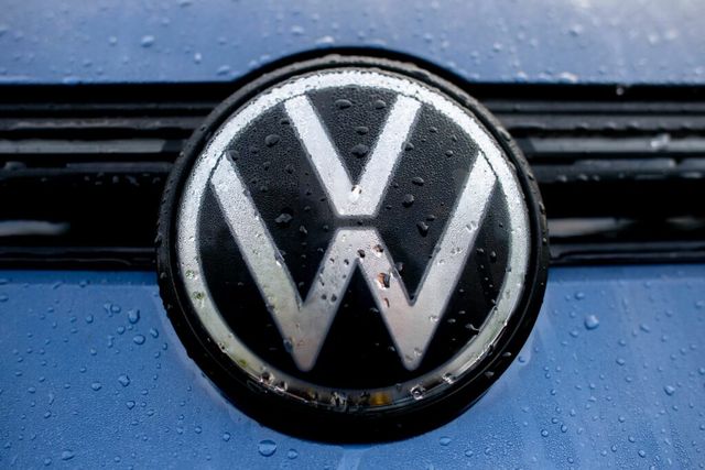 Volkswagen taie 50.000 de locuri de muncă și închide producția la patru uzine din Germania