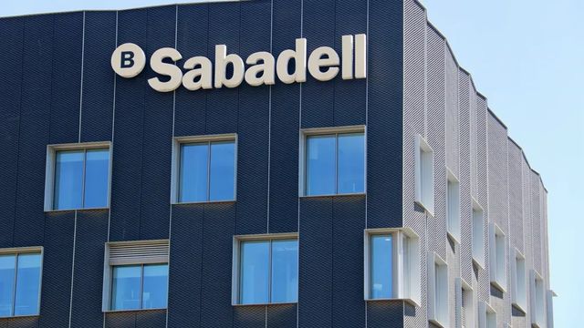 Santander cierra la compra de TSB a Sabadell por 3.300 millones