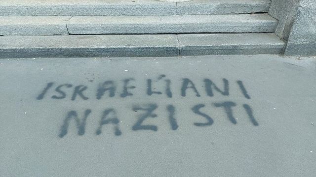 Milano, scritta “israeliani nazisti” davanti scuola elementare