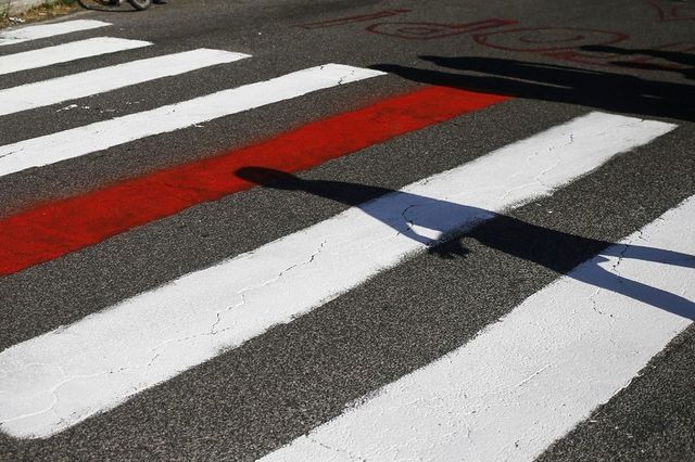 Pescara, morta 15enne falciata da auto davanti alla scuola