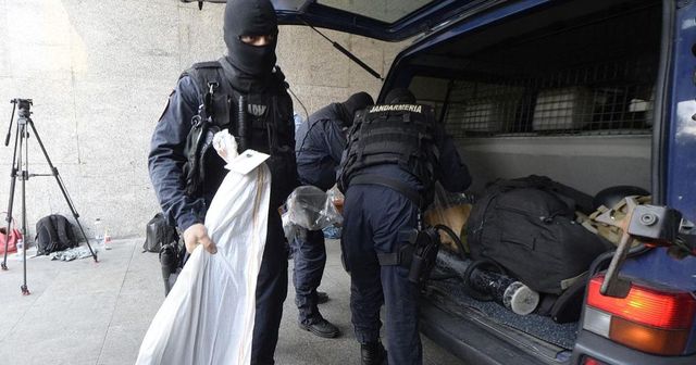 Rețea de trafic de persoane și proxenetism destructurată de DIICOT: 22 de suspecți reținuți