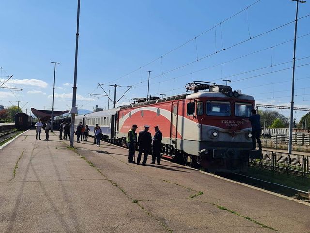 Două vagoane ale unui tren CFR Călători au deraiat în Teleorman