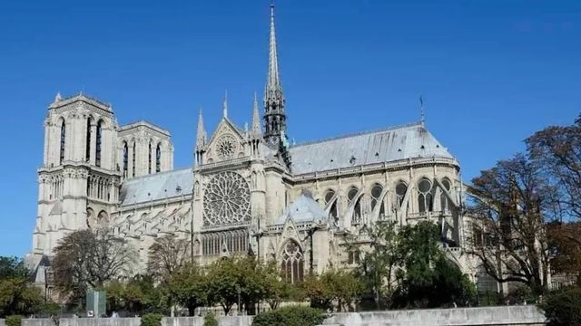 Újra megszólaltak a párizsi Notre-Dame harangjai - videó