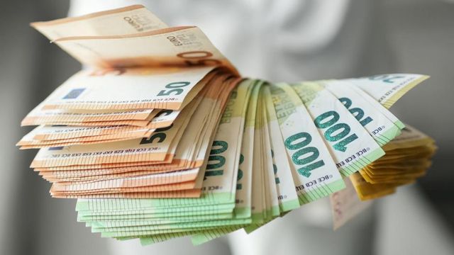 Granturi de până la 200.000 de eyro pentru românii din străinătate care investesc în România