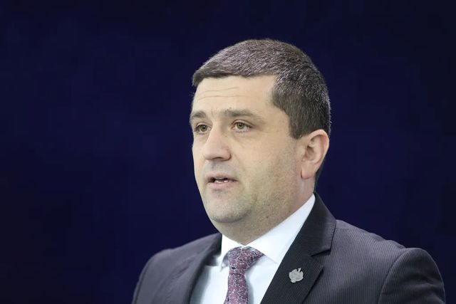 A fost Nicolae Ceaușescu patriot? Ministrul Apărării evită un răspuns clar