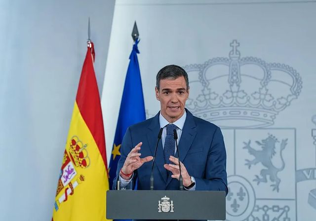 Sánchez reivindica la regularización masiva de inmigrantes en una carta a la ciudadanía