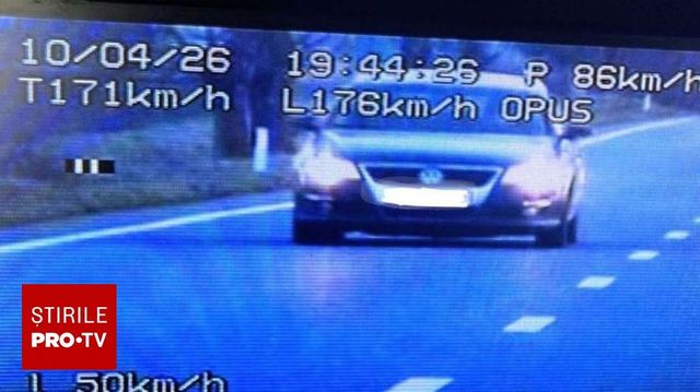 O șoferiță prinsă de polițiști cu 176 km/h s-a scuzat că i se ard cozonacii în cuptor