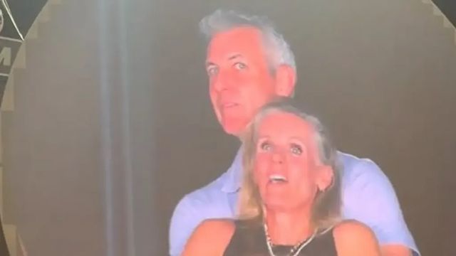 Anche Kristin Cabot si dimette dopo essere stata ripresa dalla Kiss Cam dei Coldplay