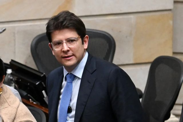 Candidat prezidențial din Columbia, împușcat în cap în timpul unui discurs. Bărbatul este în stare critică