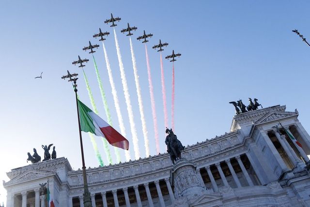 Festa della Repubblica 2024, le frasi sul 2 giugno più belle e le citazioni celebri sulla costituzione