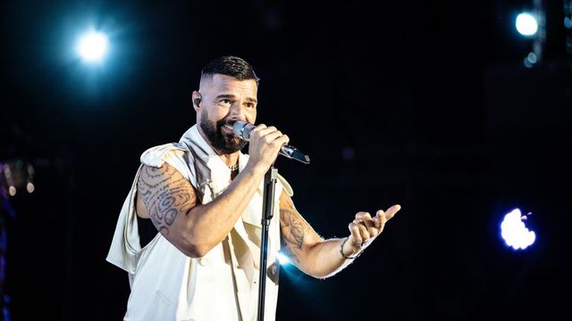 Ricky Martin is segít az árvízkárosultakon