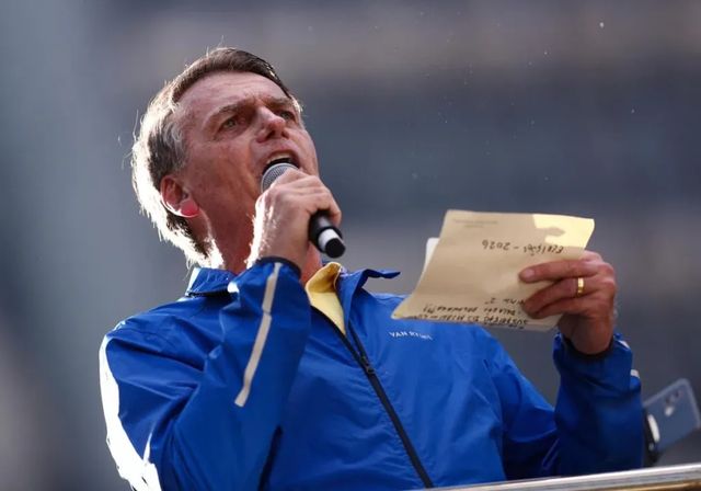 Bolsonaro cancela su agenda un mes por una «crisis de hipo y vómitos constantes»