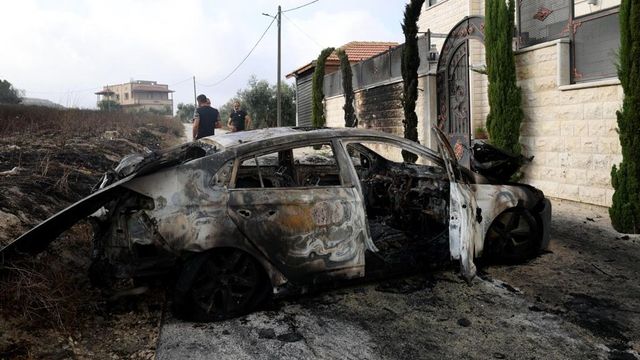 Colonos extremistas perpetran un ataque contra una aldea en Cisjordania que deja un joven palestino muerto