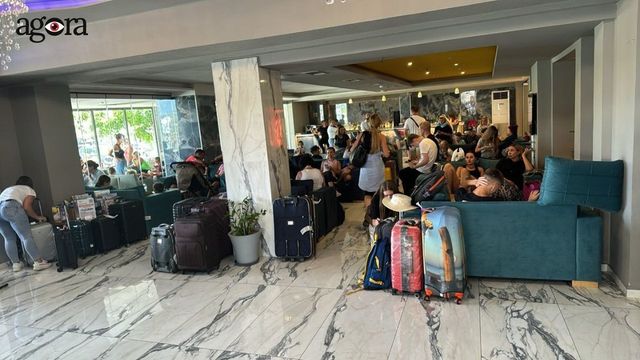 Zeci de moldoveni și ucraineni au rămas blocați pe un aeroport din Grecia după ce cursa Heraklion-Chișinău a fost amânată
