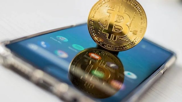 OCU avisa: si te prometen recuperar tu inversión en criptomonedas, puede ser otra estafa