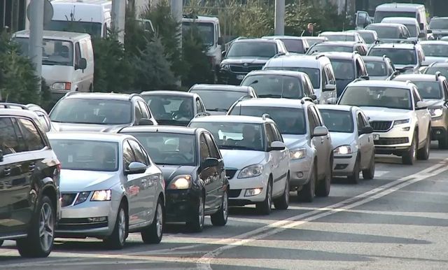 Șoferii pot circula fără faruri aprinse pe timp de zi începând de mâine