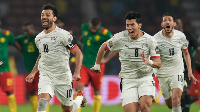 Soccer-Egypt Eliminate Hosts Cameroon In Cup Of Nations Semi-final