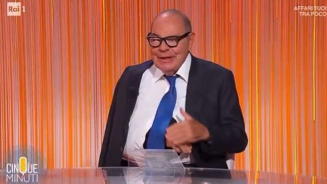 Bruno Vespa in onda con braccio fasciato e occhio gonfio: “Una rovinosa caduta”