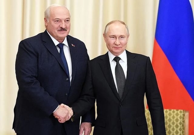 Putin y Lukashenko denuncian la presión occidental contra los aliados de Moscú y Pekín