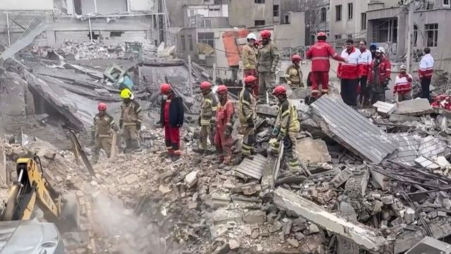 ++ Grande frammento di missile cade vicino all'ufficio di Netanyahu a Gerusalemme ++