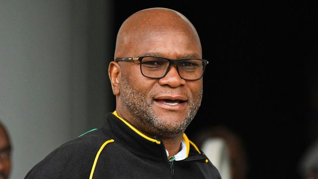 Ambasadorul Africii de Sud, găsit mort lângă un hotel de lux