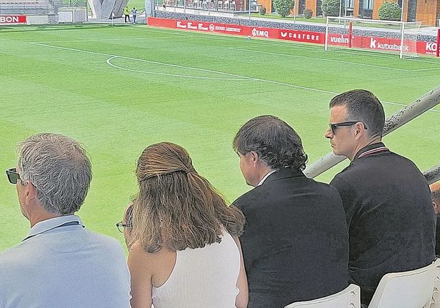Últimas horas del mercado con Arana a la espera y la opción de Setford para la portería