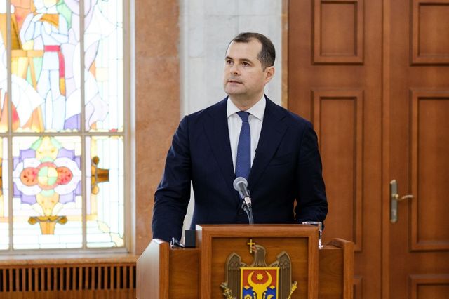 Din funcția de premier, Tofan declară război „salariilor nesimțite”