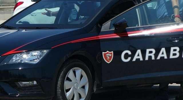 Alessandria, donna uccisa per strada con una coltellata alla gola a Vignale Monferrato