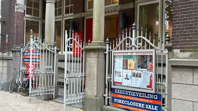 Los afectados por las renovables sacan a subasta la sede del Cervantes en Utrecht