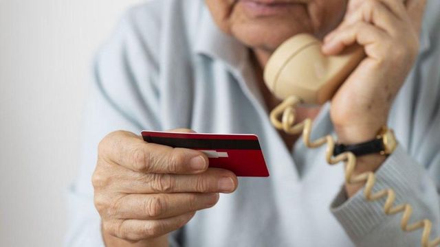 Peste un milion de lei prejudiciu în urma a 15 fraude telefonice în 24 de ore