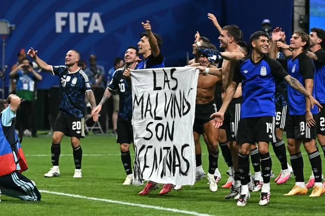 Argentina riscă sancțiuni din partea FIFA după un mesaj politic afișat la semifinala cu Anglia