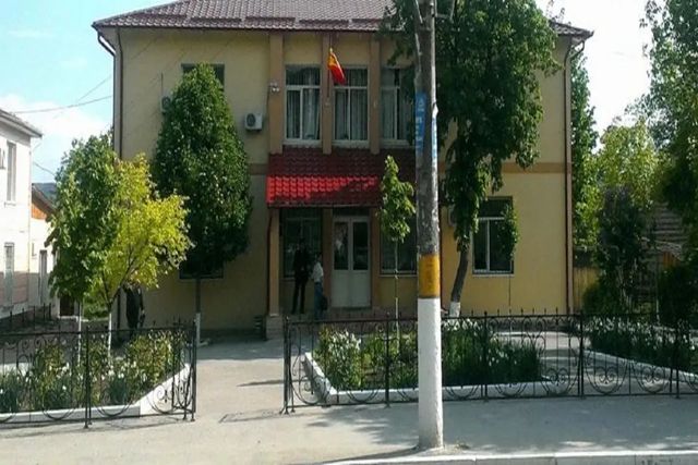 Deținut împușcat mortal după o tentativă de evadare din curtea Judecătoriei Strășeni. Poliția a inițiat o anchetă