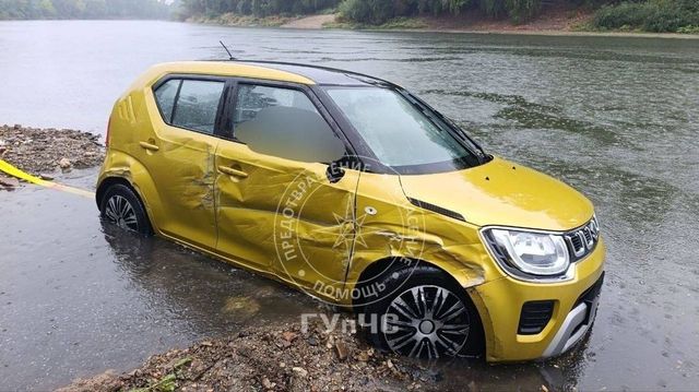 Mașină ajunsă în Nistru, după ce șoferul a urmat indicațiile navigatorului. O femeie a murit