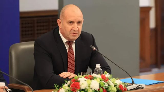 Правителството отрече охраната да е ограничавала граждани и журналисти при визитата на Румен Радев в Струмяни