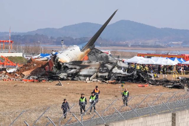 Catastrofă aviatică în Coreea de Sud. Peste 100 de persoane au murit, după prăbușirea unei aeronave cu 181 de persoane la bord