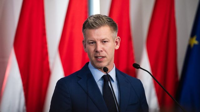 Magyar Péter: Orbán Viktor az utolsó héten még teljesen kifosztaná az államkasszát