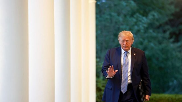 Cnn, Ms Now e Politico fanno causa a Trump per l'accesso alla Casa Bianca