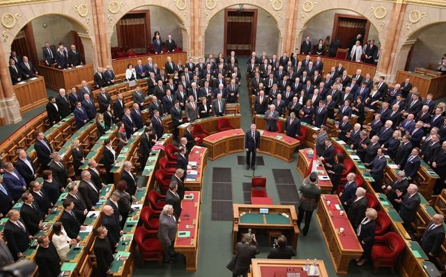 Őrizetbe vettek egy volt országgyűlési képviselőt fiktív foglalkoztatás és korrupció miatt