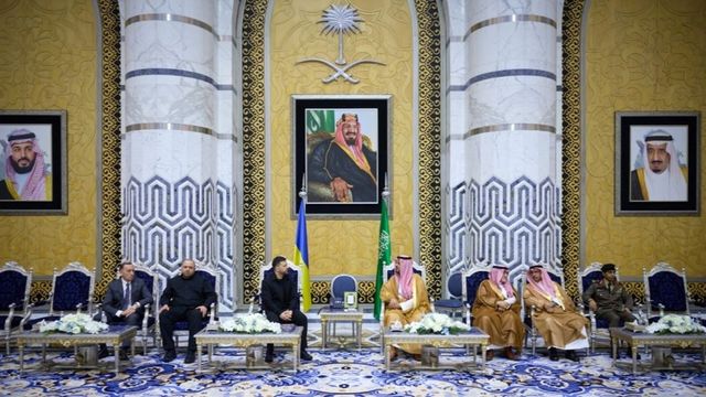 Украинският президент пристигна на официално посещение в Саудитска Арабия
