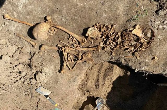 Fragmente de oseminte ce par a fi umane, descoperite într-o gospodărie din orașul Otaci. Detaliile oferite de Poliție
