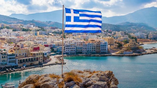 Moldoveni, reținuți în Grecia după ce au acceptat oferte de muncă de pe rețelele sociale. Avertismentul Ambasadei