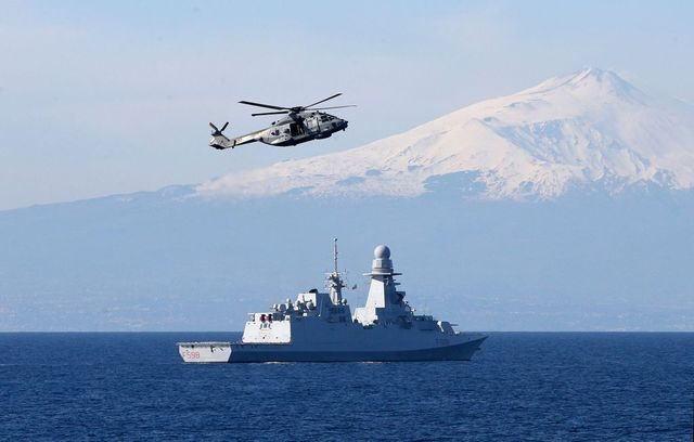 Franța interceptează al cincilea petrolier din flota fantomă rusă, Deliver, în largul Siciliei, anunță Macron