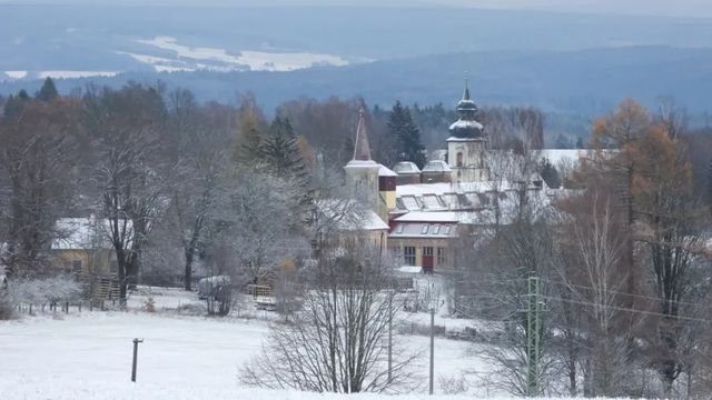 Do Česka přichází zimní počasí, od neděle se ale oteplí