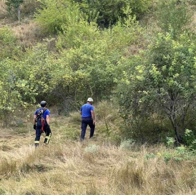 Un biciclist căzut la o adâncime de 15 metri - transportat la spital, după ce a fost salvat de angajații IGSU