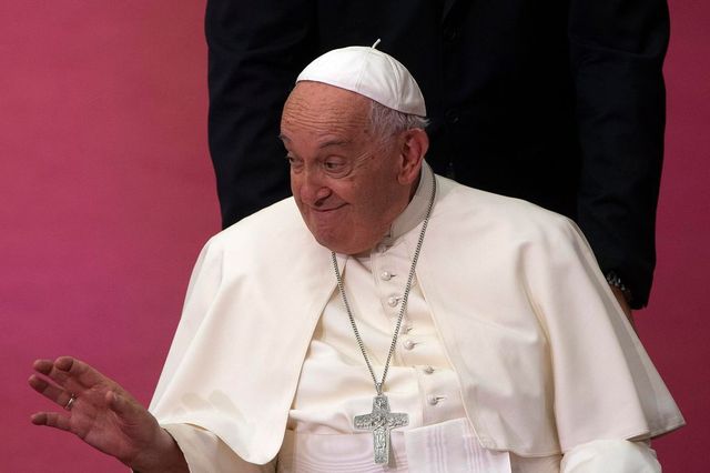 Il Papa a porte chiuse torna sulla frociaggine, è in Vaticano